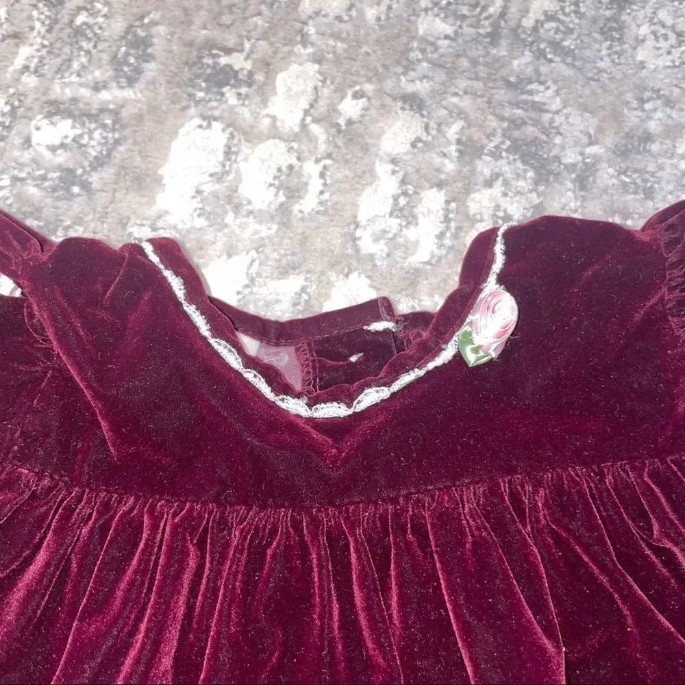🏷️ 5 for $25 - VINTAGE Oshkosh Velour Baby Dress